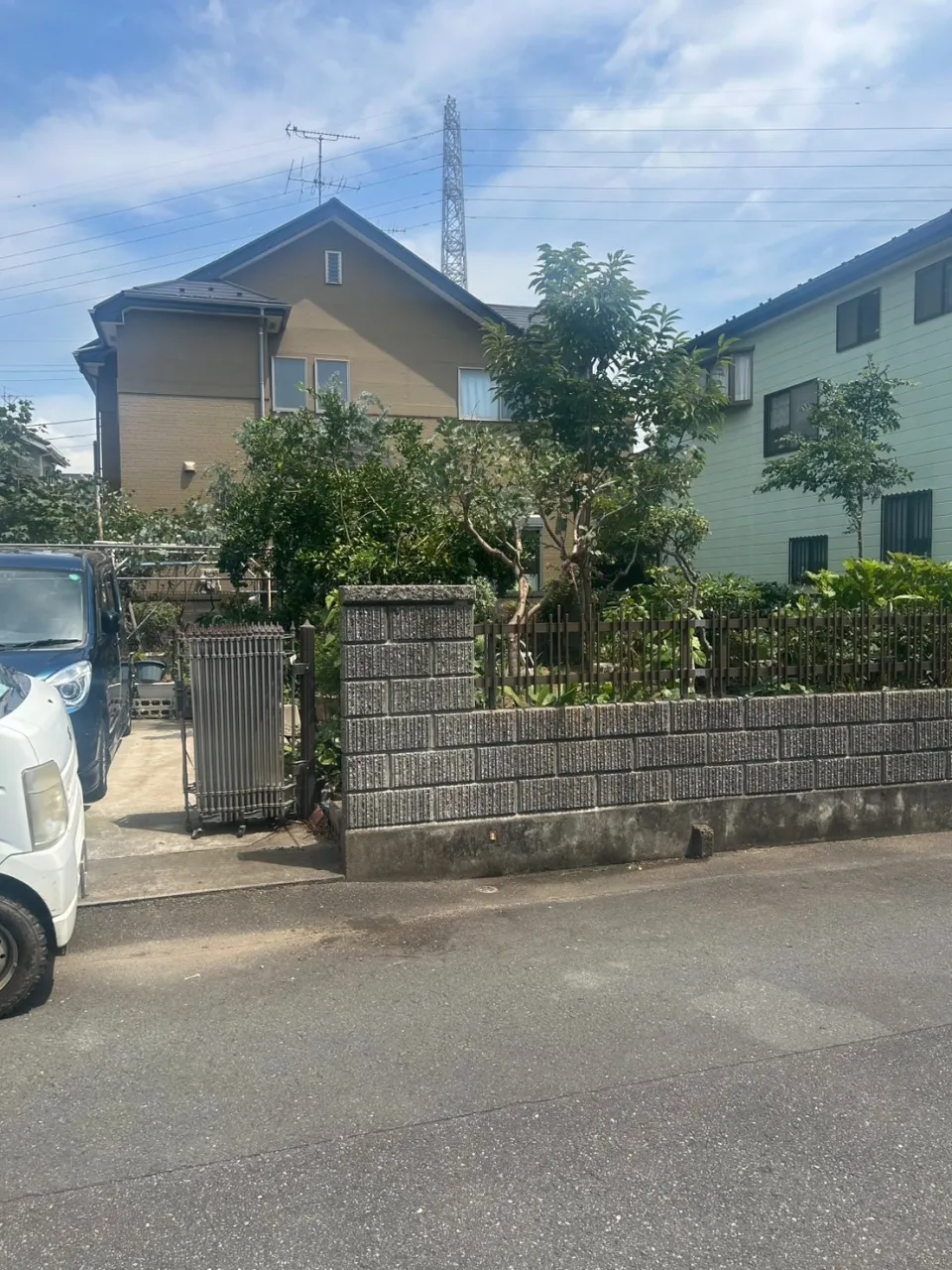 育ちすぎた樹木を整理し、風がそよぐ心地よいお庭へ